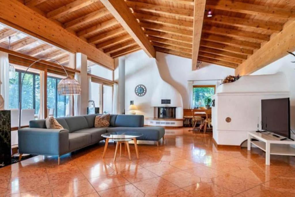 Whole Villa Munich, Alps View, Quiet And Spacious เฟลด์เคอร์เคน-เวสต์ตาฮัม ภายนอก รูปภาพ