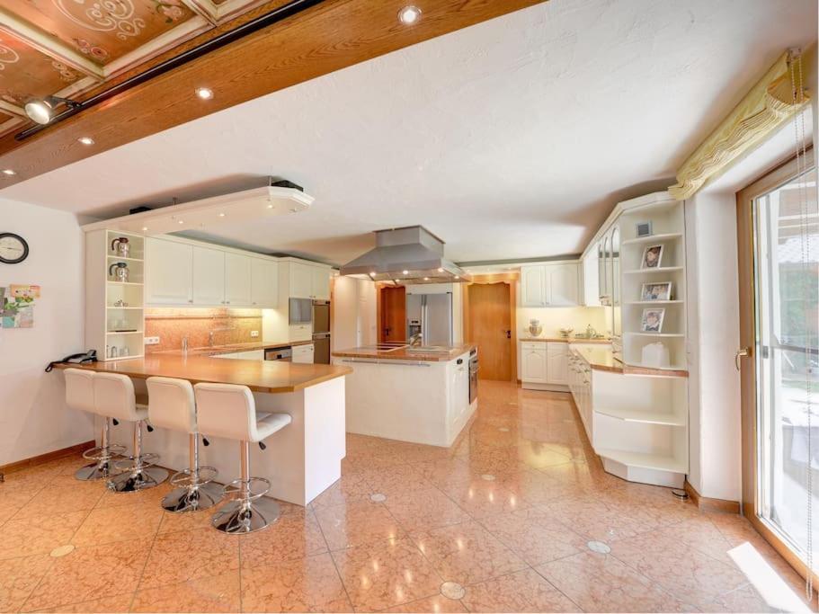 Whole Villa Munich, Alps View, Quiet And Spacious เฟลด์เคอร์เคน-เวสต์ตาฮัม ภายนอก รูปภาพ