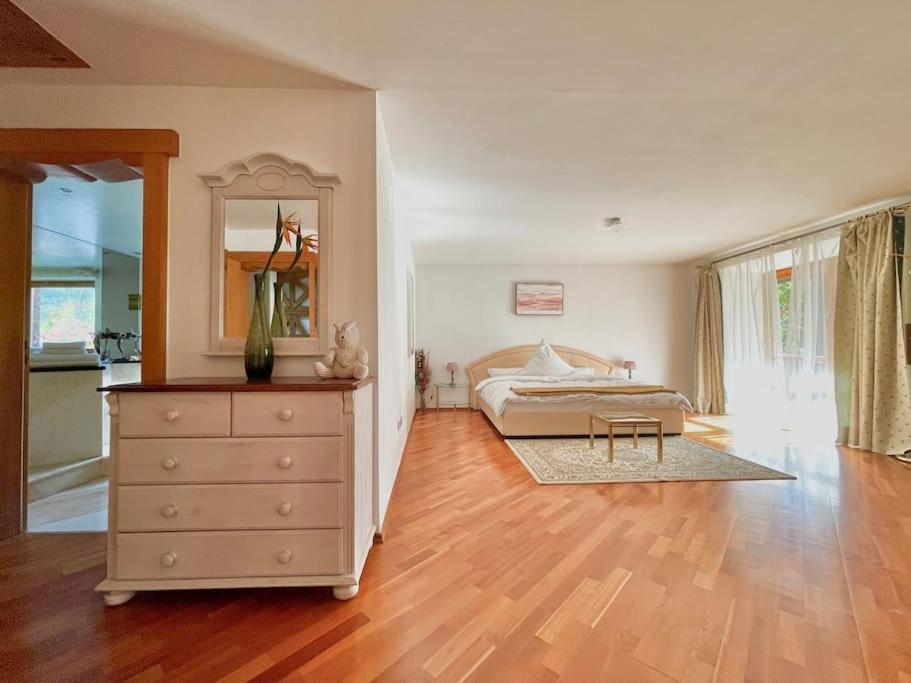 Whole Villa Munich, Alps View, Quiet And Spacious เฟลด์เคอร์เคน-เวสต์ตาฮัม ภายนอก รูปภาพ