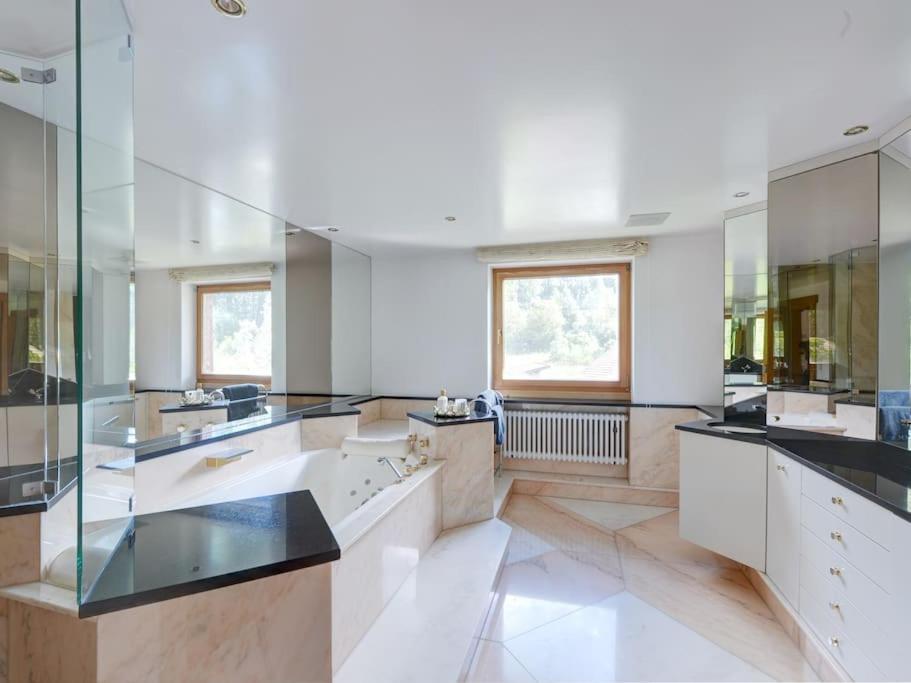 Whole Villa Munich, Alps View, Quiet And Spacious เฟลด์เคอร์เคน-เวสต์ตาฮัม ภายนอก รูปภาพ